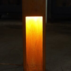 RUSTED PATH LIGHT LAMP
